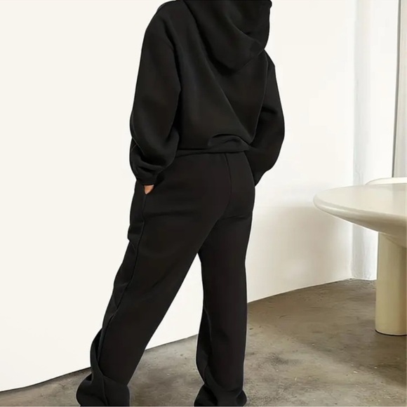 Milano Italy Women's two piece Black Jogger Set. New - Picture 2 of 5